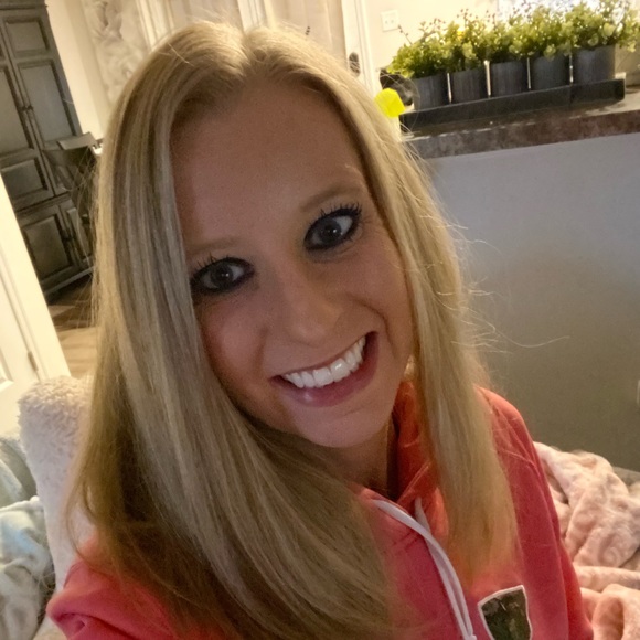 Meet your Posher, Heather - Picture 1 of 1